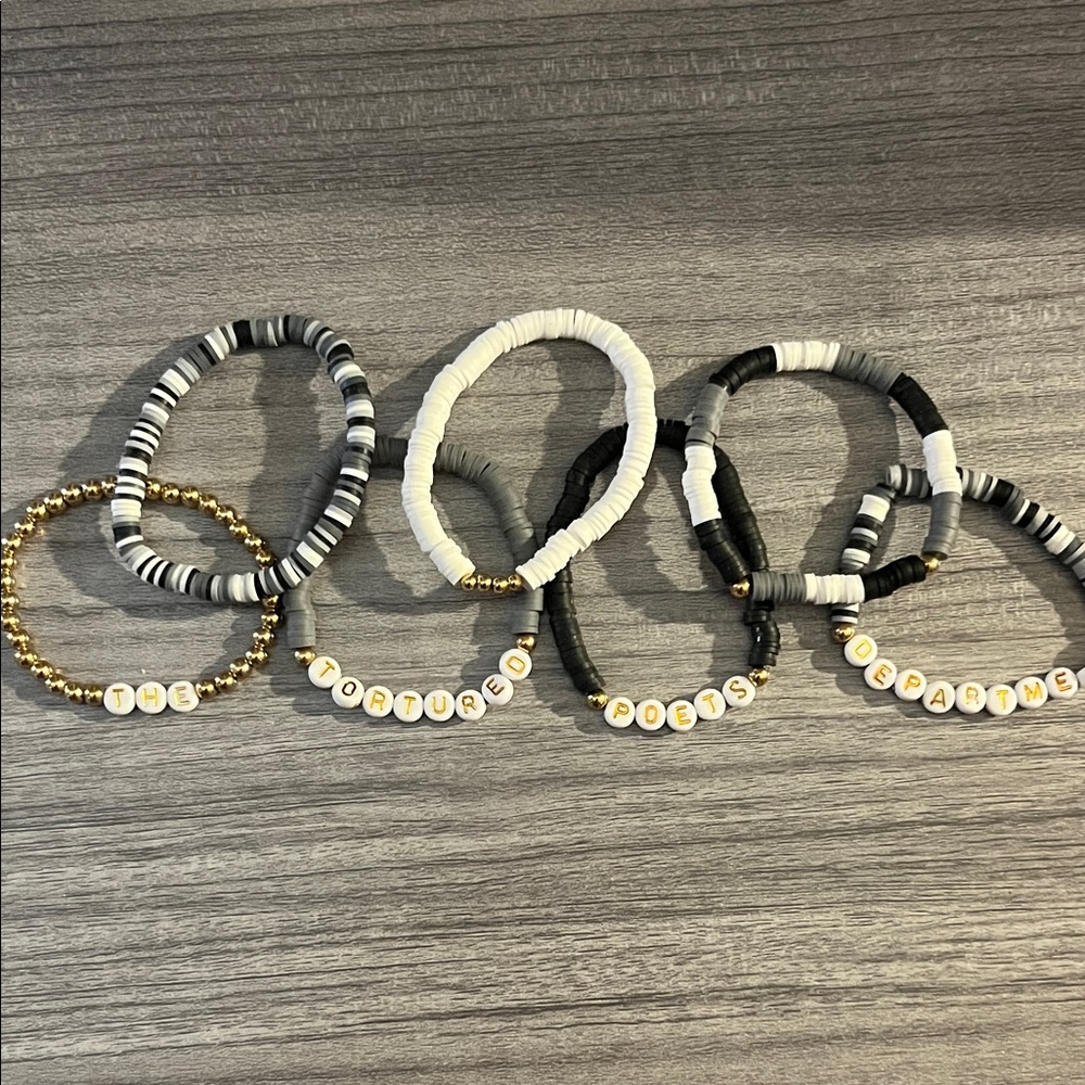 Taylor Swift friendship bracelets - Picture 1 of 1